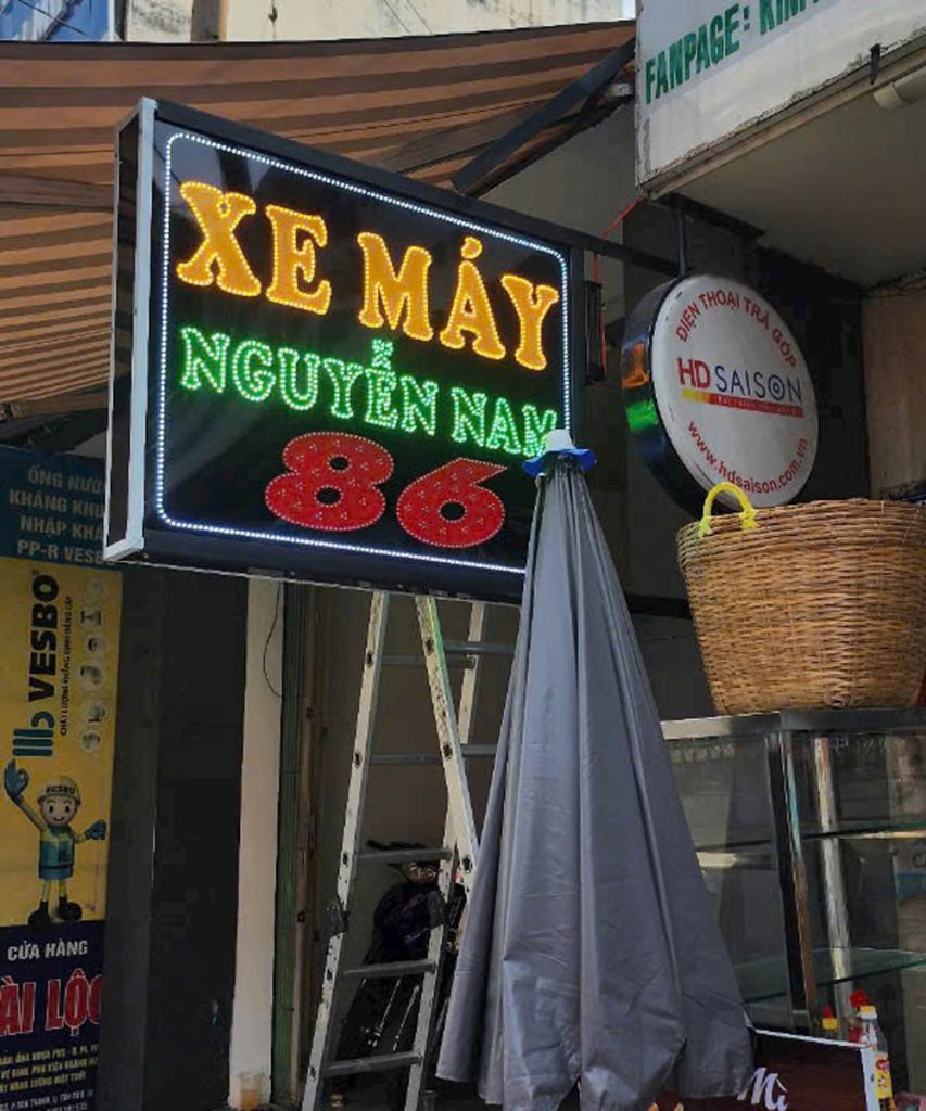 sua bang hieu den led quan 10